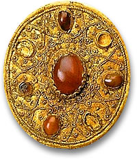 古代スキタイの金と宝石のブローチ