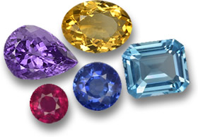 最も人気のある色の宝石のいくつか: ブルーサファイア、ルビー、トパーズ、シトリン、アメジスト