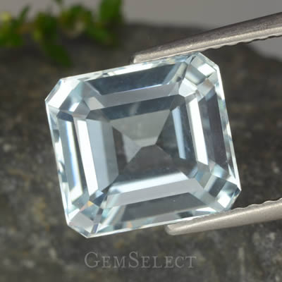 GemSelect の八角形、ステップカットのアクアマリン宝石
