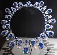 ホールサファイアとダイヤモンドのネックレス