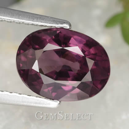 GemSelectの天然赤みがかったスピネル