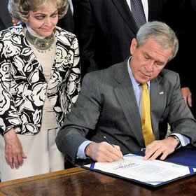 ブッシュ大統領、ビルマ宝石禁止に署名