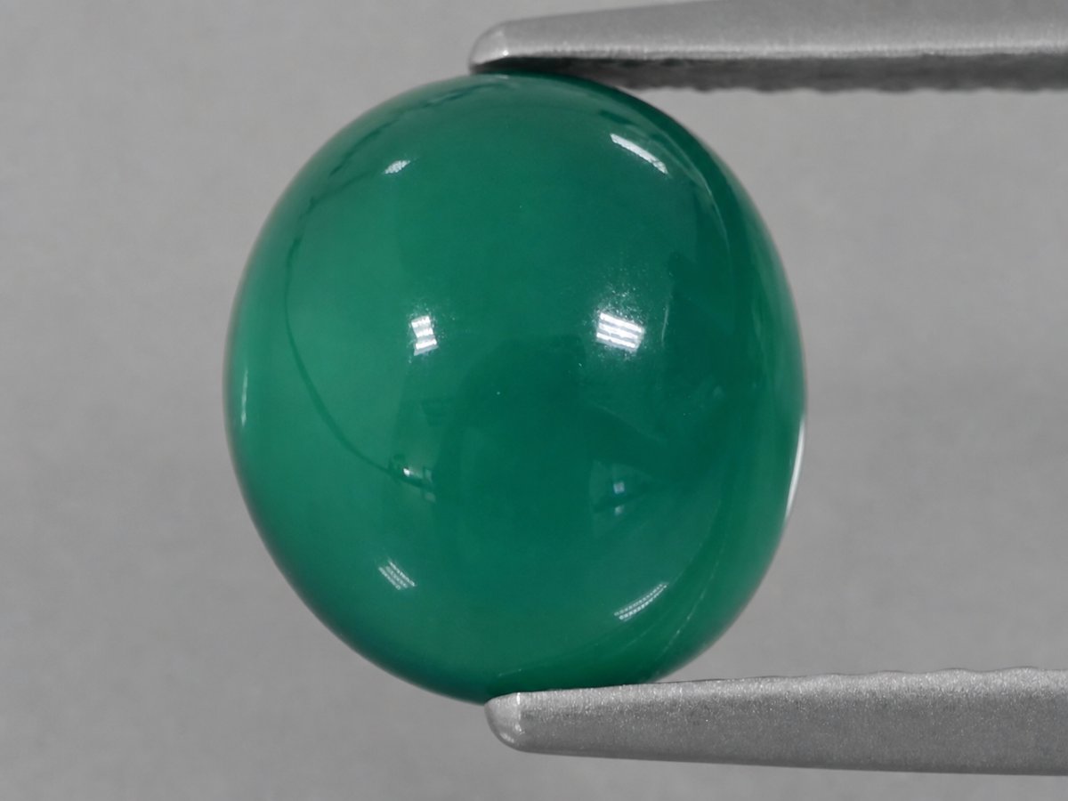 天然グリーンアゲートの宝石のクローズアップ画像