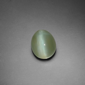 3.02カラットの天然グリーンActinolite Cat's Eye（10.2×8 mm・オーバルカット）