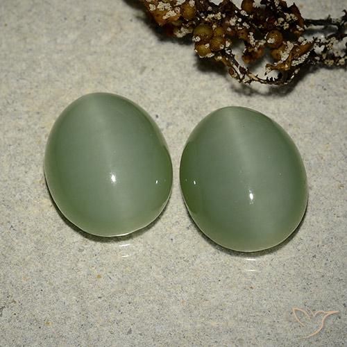 Shop natural 12.17ct Medium Light-Green アクチノライト キャッツアイ gems, 楕円形, from アメリカ at GemSelect. In stock, global shipping!