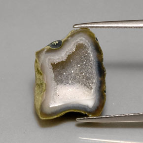 7.59カラットの天然マルチカラーアゲートジオード（15.7×12.4 mm・ファンシーシェイプ）