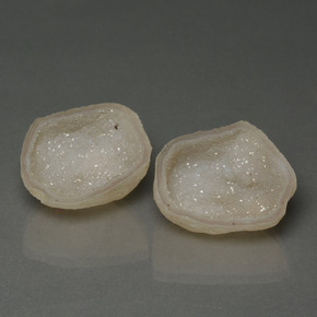 16.57カラットの天然マルチカラーアゲートジオード（20.1×17 mm・ファンシーシェイプ）