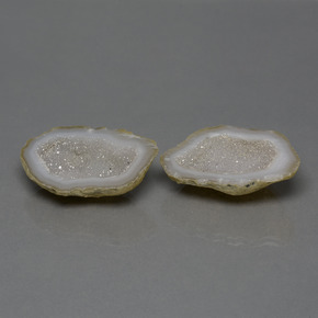 43.28カラットの天然マルチカラーアゲートジオード（30.1×20.7 mm・ファンシーシェイプ）
