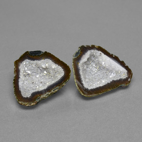 19.60カラットの天然マルチカラーアゲートジオード（19×17.1 mm・ファンシーシェイプ）