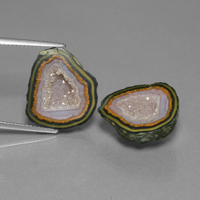 カラットの天然マルチカラーアゲートジオード（17.8×15.4 mm・ファンシーシェイプ）