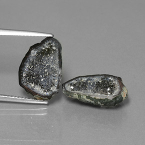 カラットの天然マルチカラーアゲートジオード（16.6×11.3 mm・ファンシーシェイプ）