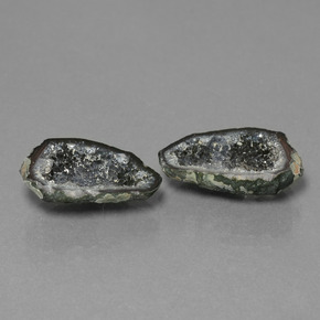 カラットの天然マルチカラーアゲートジオード（16.6×11.3 mm・ファンシーシェイプ）
