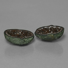 カラットの天然マルチカラーアゲートジオード（16.8×10.5 mm・ファンシーシェイプ）
