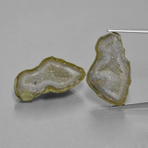 28.39カラットの天然マルチカラーアゲートジオード（27.3×15.8 mm・ファンシーシェイプ）