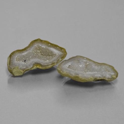28.39カラットの天然マルチカラーアゲートジオード（27.3×15.8 mm・ファンシーシェイプ）