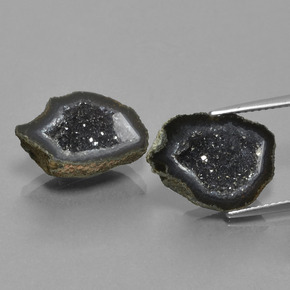 カラットの天然マルチカラーアゲートジオード（16.9×12 mm・ファンシーシェイプ）