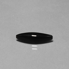 2.11カラットの天然黒アゲート（17.2×5.1 mm・マーキス）