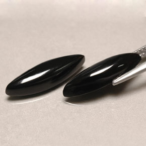 カラットの天然黒アゲート（16.6×5 mm・マーキス）