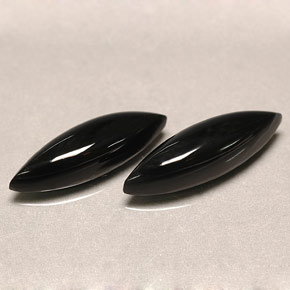 カラットの天然黒アゲート（16.2×5.1 mm・マーキス）