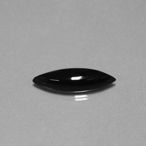 1.69カラットの天然黒アゲート（16.4×4.9 mm・マーキス）