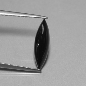 1.69カラットの天然黒アゲート（16.4×4.9 mm・マーキス）
