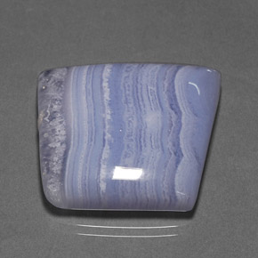 45.76カラットの天然ブルーアゲート（27.3×26 mm・透明）