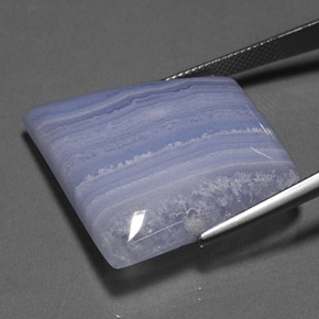 45.76カラットの天然ブルーアゲート（27.3×26 mm・透明）