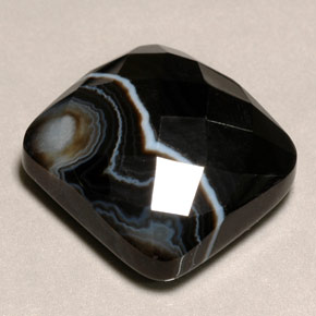 29.53カラットの天然マルチカラーアゲート（21.3×19.6 mm・クッションカット）