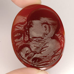 37.34カラットの天然レッドオレンジアゲート（32.5×25.4 mm・透明）