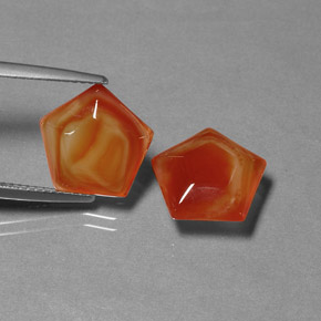 カラットの天然レッドオレンジアゲート（12.4×12.3 mm・ファンシーシェイプ）