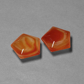 カラットの天然レッドオレンジアゲート（12.4×12.3 mm・ファンシーシェイプ）