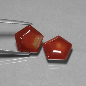 カラットの天然レッドオレンジアゲート（12.3×12.2 mm・ファンシーシェイプ）