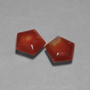 カラットの天然レッドオレンジアゲート（12.3×12.2 mm・ファンシーシェイプ）
