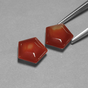 カラットの天然レッドオレンジアゲート（12.3×12.2 mm・ファンシーシェイプ）