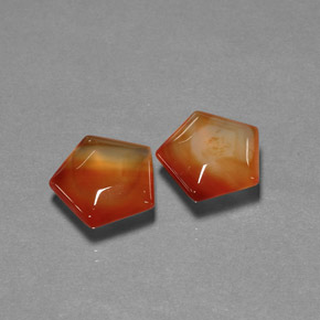 カラットの天然レッドオレンジアゲート（12.4×12.3 mm・ファンシーシェイプ）