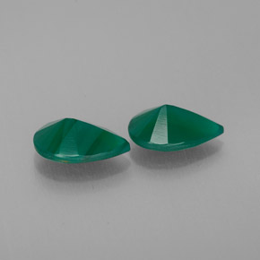カラットの天然グリーンアゲート（9×6.3 mm・透明）