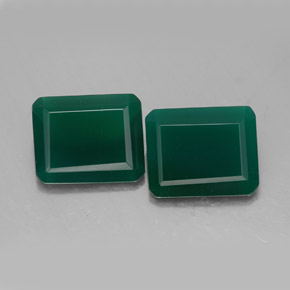 カラットの天然グリーンアゲート（10.1×8.2 mm・透明）
