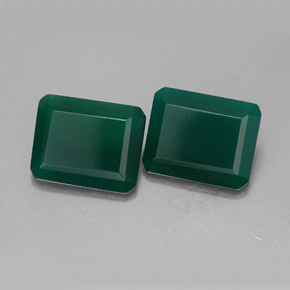 カラットの天然グリーンアゲート（10.1×8.2 mm・透明）