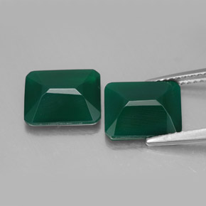 カラットの天然グリーンアゲート（10.1×8.2 mm・透明）