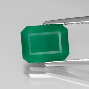 2.06カラットの天然グリーンアゲート（9.6×7.6 mm・透明）