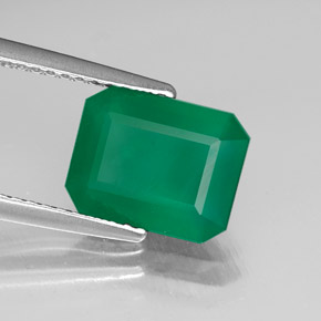 2.06カラットの天然グリーンアゲート（9.6×7.6 mm・透明）