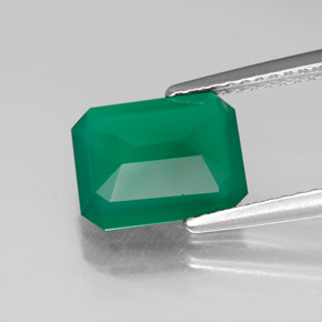 2.06カラットの天然グリーンアゲート（9.6×7.6 mm・透明）