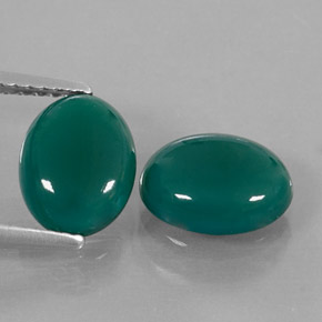 カラットの天然グリーンアゲート（9.1×7 mm・オーバルカット）