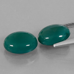 カラットの天然グリーンアゲート（9.1×7 mm・オーバルカット）