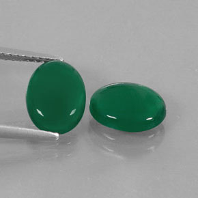 カラットの天然グリーンアゲート（9.1×7.1 mm・オーバルカット）