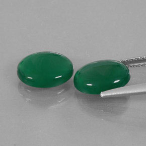 カラットの天然グリーンアゲート（9.1×7.1 mm・オーバルカット）