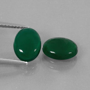 カラットの天然グリーンアゲート（9.1×7 mm・オーバルカット）