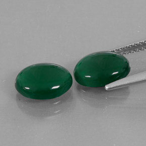 カラットの天然グリーンアゲート（9.1×7 mm・オーバルカット）