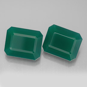 カラットの天然グリーンアゲート（10.1×8.1 mm・エメラルドカット）