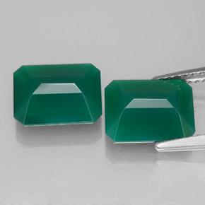 カラットの天然グリーンアゲート（9.9×8.1 mm・エメラルドカット）
